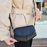 کیف چرم مثلثی مشکی سنگی