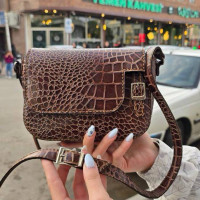 کیف چرم بغل سگک قهوه ای شکلاتی تمام سنگی
