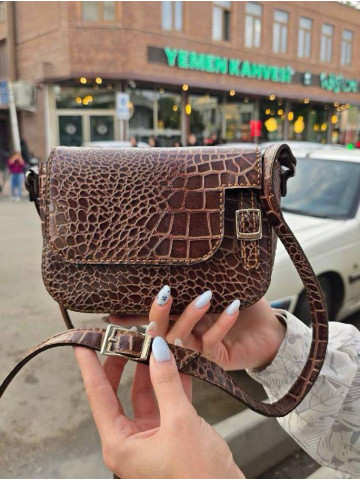 کیف چرم بغل سگک قهوه ای شکلاتی تمام سنگی