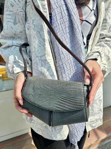 کیف چرم مثلثی طوسی لیزارد