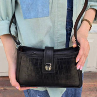 کیف چرم قایقی مشکی سنگی صاف