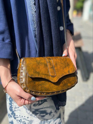 کیف چرم درب پروانه قهوه ای عسلی دارچینی