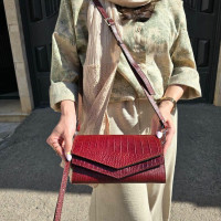 کیف چرم بهار زرشکی آلبالویی لبه مثلثی سنگی