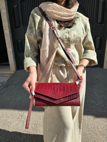 کیف چرم بهار زرشکی آلبالویی لبه مثلثی سنگی