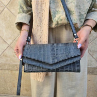 کیف چرم بهار طوسی لبه مثلثی سنگی