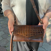 کیف چرم بهار قهوه ای ابر و بادی لبه مثلثی سنگی