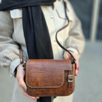 کیف چرم بغل سگک قهوه ای طلایی تمام سنگی