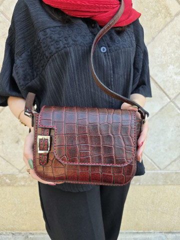 کیف چرم بغل سگک زرشکی تمام سنگی