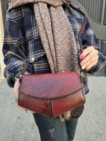 کیف چرم مثلثی زرشکی آلبالویی سنگی