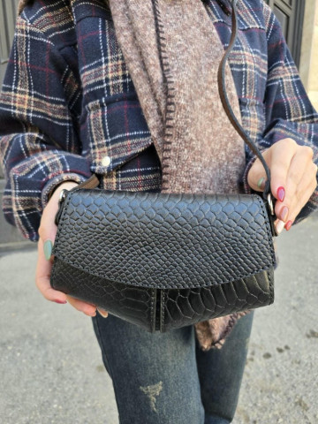 کیف چرم مثلثی مشکی پولک ماهی