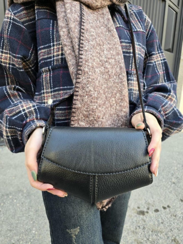 کیف چرم مثلثی مشکی فلوتر