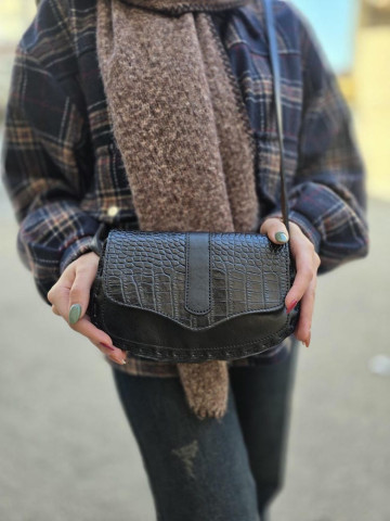   کیف چرم درب پروانه مشکی درب سنگی بدنه ساده