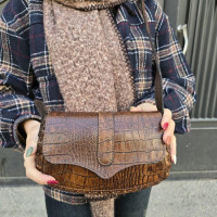   کیف چرم درب پروانه قهوه ای طلایی سنگی