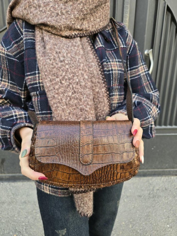   کیف چرم درب پروانه قهوه ای طلایی سنگی