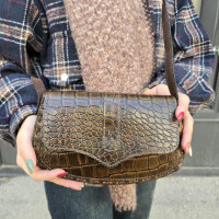   کیف چرم درب پروانه قهوه ای تیره ابر و بادی سنگی