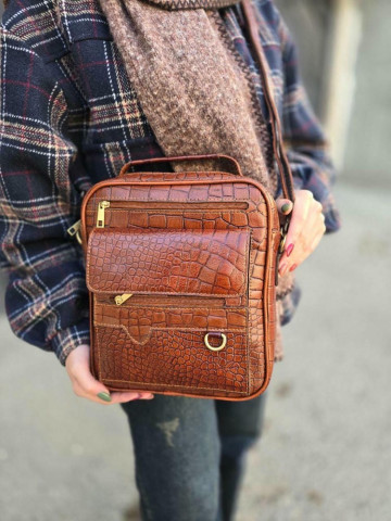 کیف چرم اسپورت کارن بزرگ عسلی فندوقی سنگی