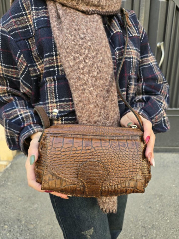 کیف چرم نورا قهوه ای طلایی سنگی