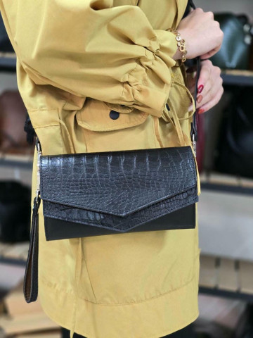 کیف چرم بهار مشکی بدنه ساده لبه مثلثی