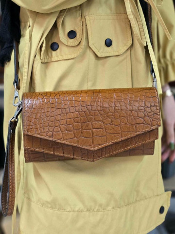 کیف چرم بهار فندوقی لبه مثلثی سنگی