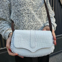   کیف چرم درب پروانه سفید سنگی