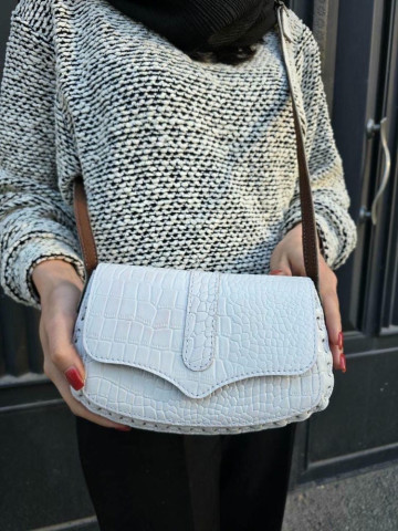   کیف چرم درب پروانه سفید صورتی ابر و بادی سنگی