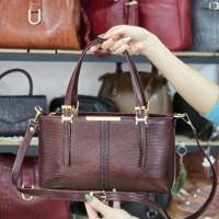 کیف چرم لیزری عنابی لیزارد