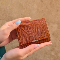 کیف پول چرم دکمه لبه دار عسلی لیزارد