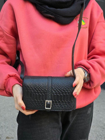 کیف چرم بغل پرچ مشکی پولک ماهی بزرگ