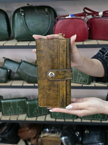 کیف پول نیلوفر عسلی دارچینی ابر و بادی ساده