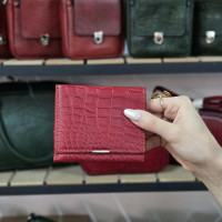 کیف پول چرم دکمه لبه دار قرمز سنگی