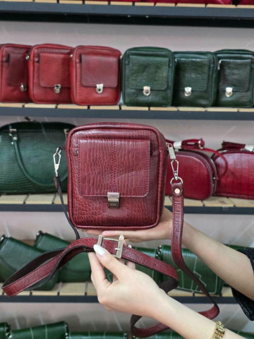 کیف چرم اسپورت کوچک قرمز تیره ابر و بادی سنگی