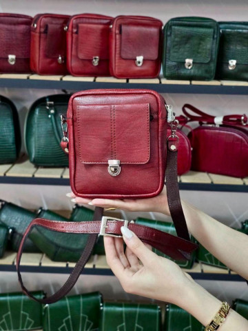 کیف چرم اسپورت کوچک قرمز تیره ابر و بادی لیزارد