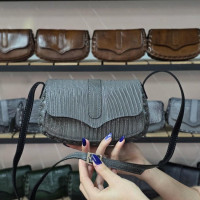 کیف چرم درب پروانه طوسی لیزارد