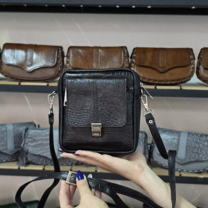 کیف چرم اسپورت کوچک مشکی سنگی