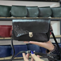 کیف چرم چیچک مشکی طرح حاشیه ساده