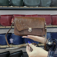 کیف چرم چیچک قهوه ای طرح حاشیه ساده