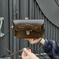 کیف چرم چیچک قهوه ای طرح وسط ساده