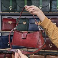 کیف چرم ملور قرمز آلبالویی ابر و بادی سنگی