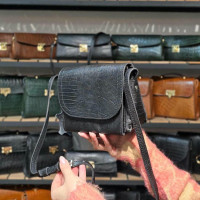 کیف چرم یاس مشکی لیزارد