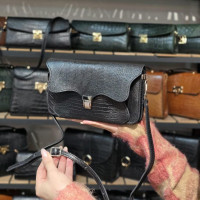 کیف چرم چیچک مشکی لیزارد