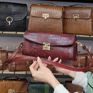 کیف چرم آتنا زرشکی ابر و بادی سنگی