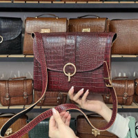 کیف چرم روناک زرشکی ابر و بادی سنگی