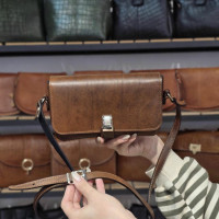 کیف چرم نگار قهوه ای ابر و بادی ساده