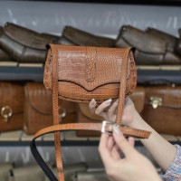 کیف چرم درب پروانه عسلی نارنجی ابر و بادی سنگی