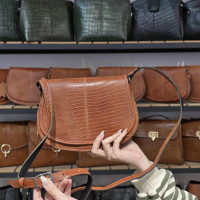 کیف چرم دنیز عسلی نارنجی لیزارد ابروبادی 