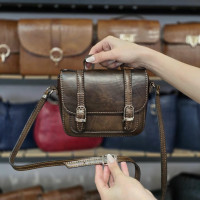 کیف چرم ماهک قهوه ای ابر و بادی ساده