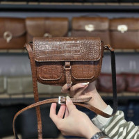 کیف چرم دوجیب قهوه ای گرم ابر و بادی سنگی