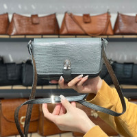 کیف چرم نگار طوسی ابر و بادی لیزارد