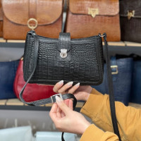 کیف چرم قایقی مشکی لیزارد