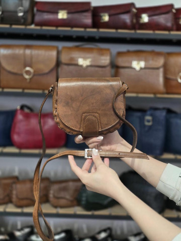 کیف چرم فنجول قهوه ای ابر و بادی ساده